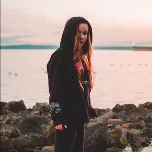 Meet your Posher, Ev